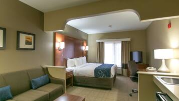 Premium-sengetøj, pengeskab på værelset, skrivebord, lydisolering