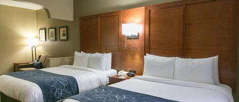 Luxe beddengoed, een kluis op de kamer, een bureau, geluiddichte muren