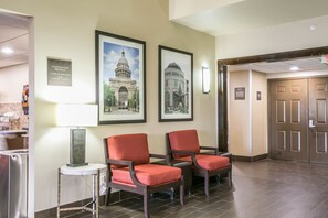 Lobby sitting area - Comfort Suites Austin NW Lakeline (Austin)