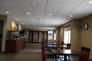 Free buffet breakfast 