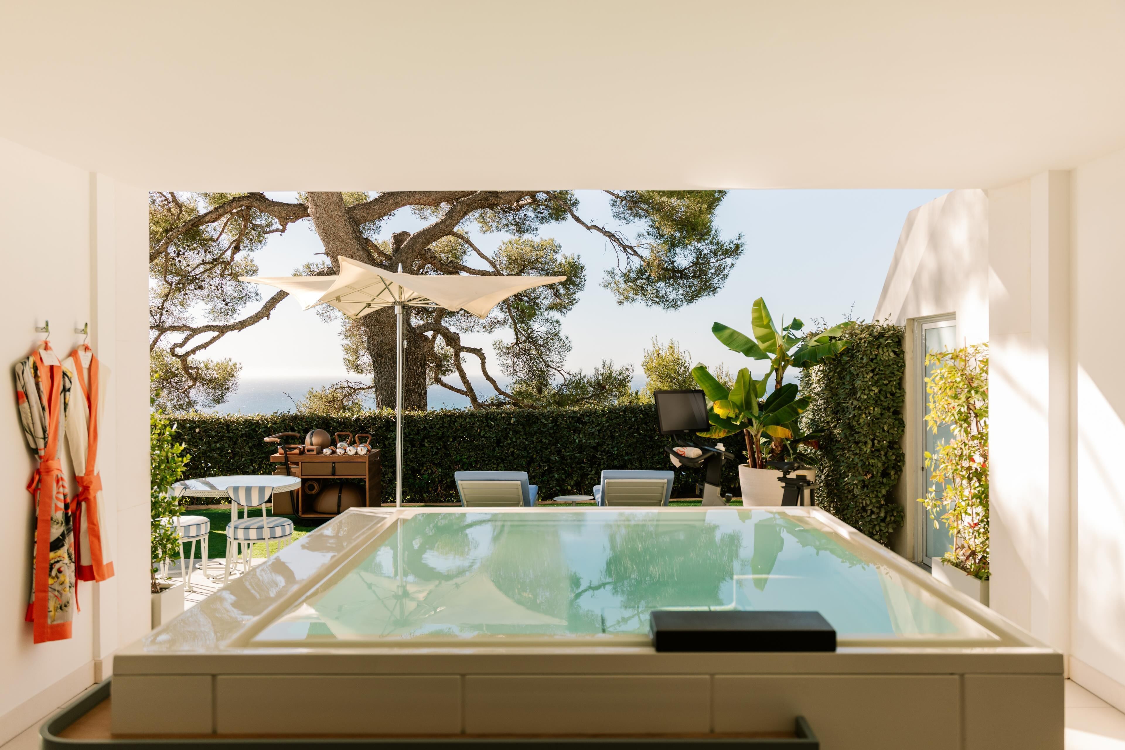 Private spa tub