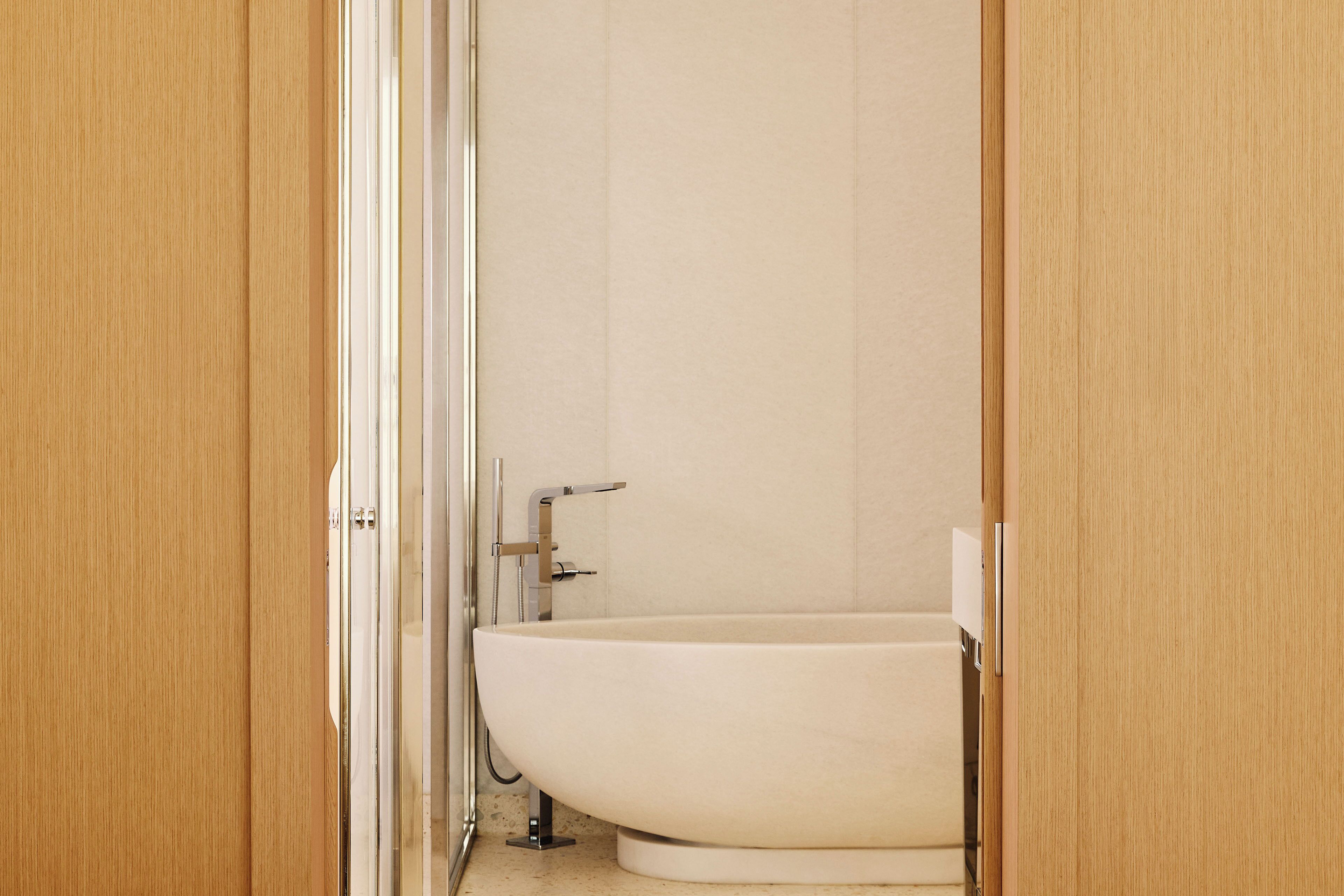 The Infinity Blue Suite | Bathroom | Combined shower/tub, free toiletries, hair dryer, bathrobes