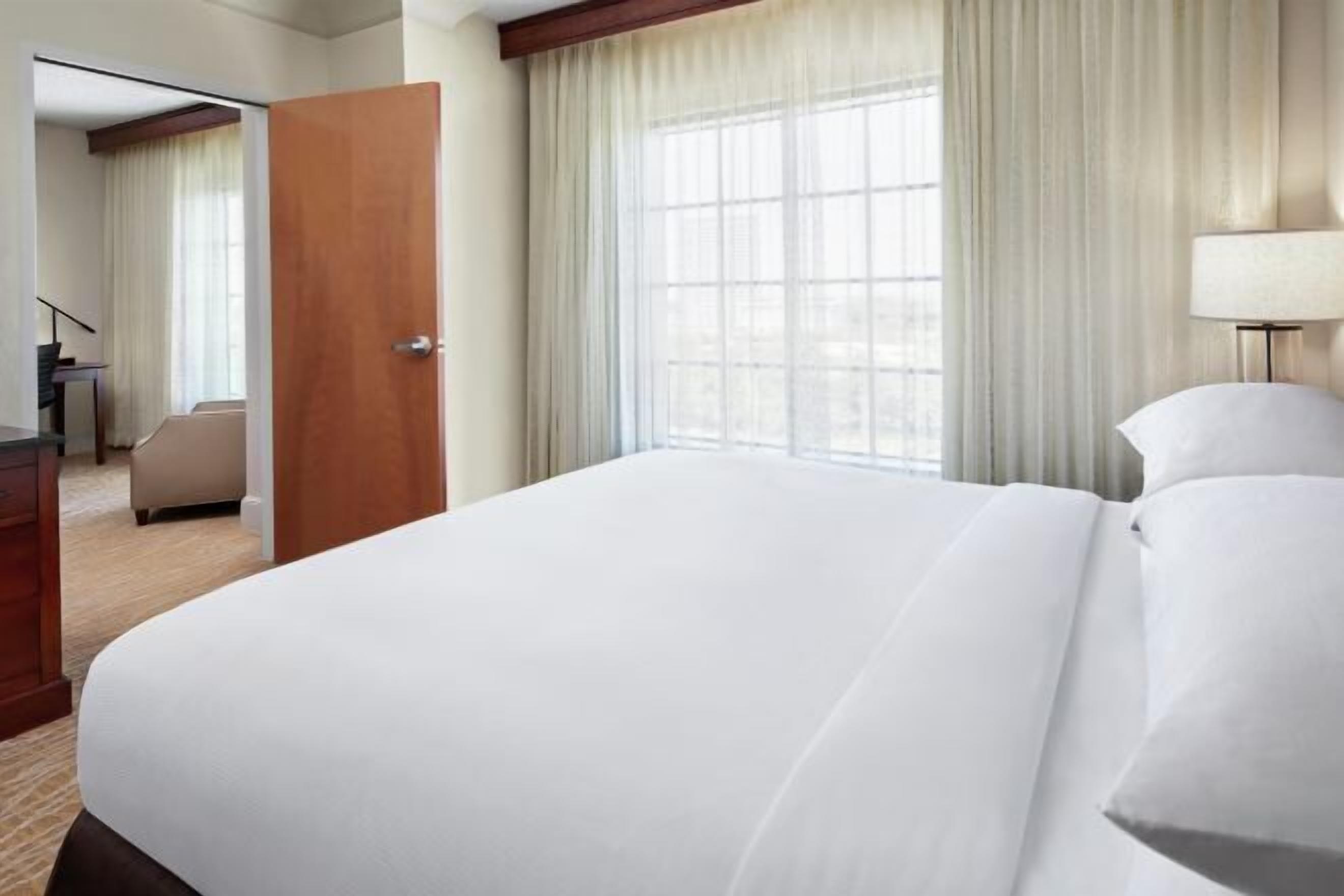 Premium bedding, in-room safe, desk, laptop workspace