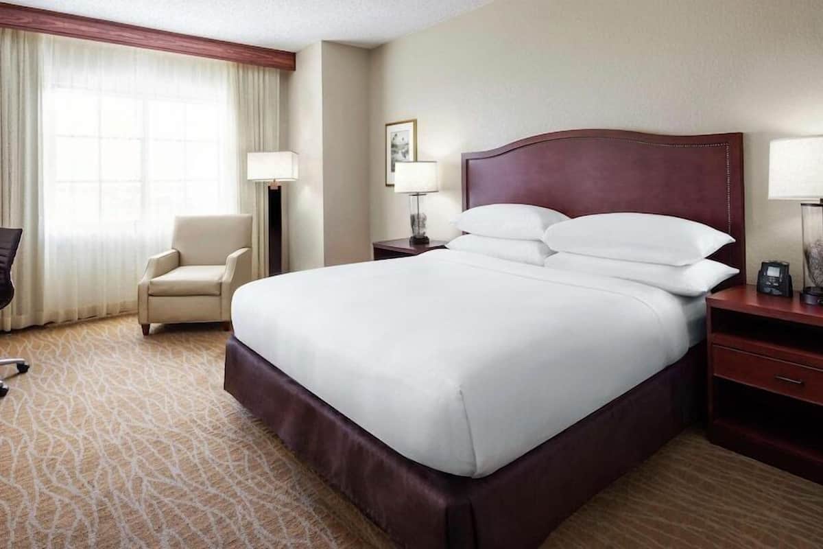 Premium bedding, in-room safe, desk, laptop workspace