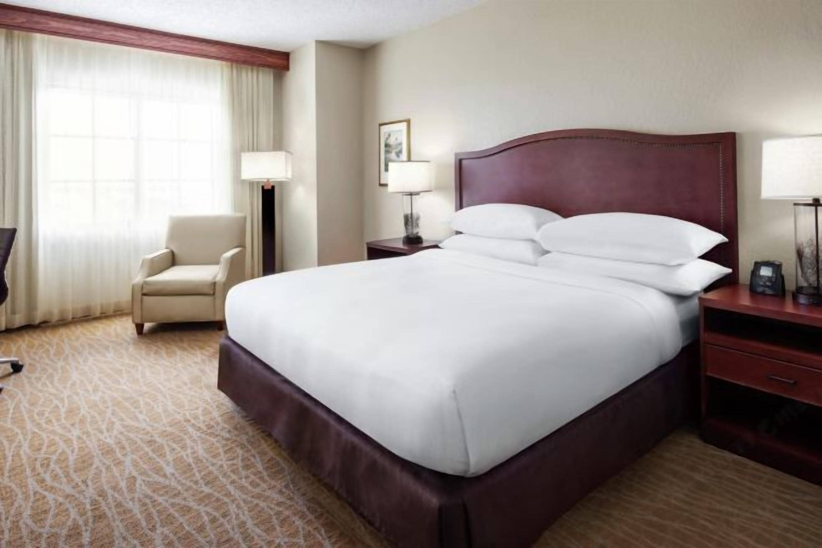 Premium bedding, in-room safe, desk, laptop workspace