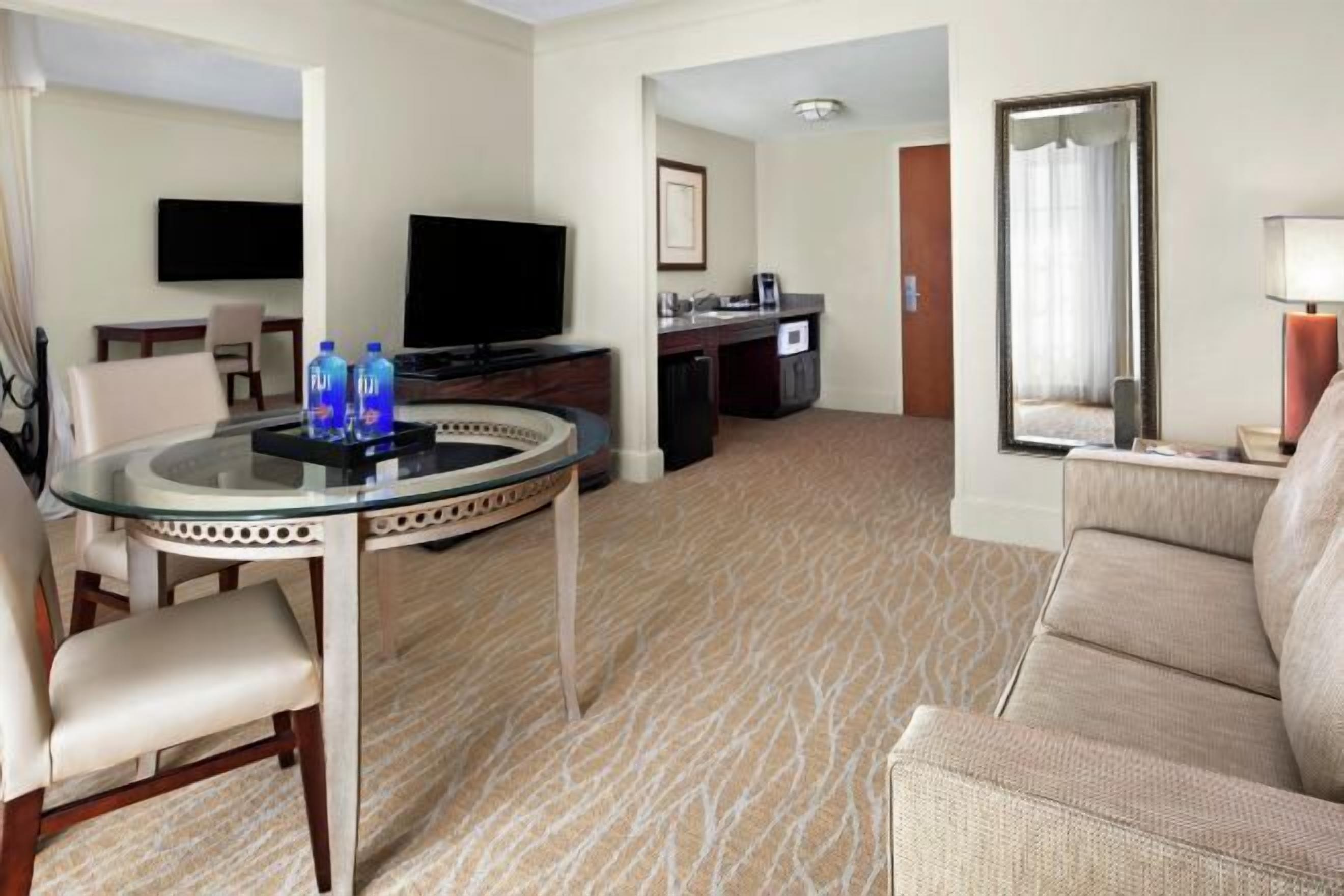 Living area | 55-inch LED TV with satellite channels, TV, Netflix