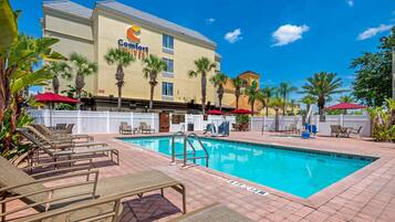 Outdoor pool, open 8:00 AM to 10:00 PM, pool loungers