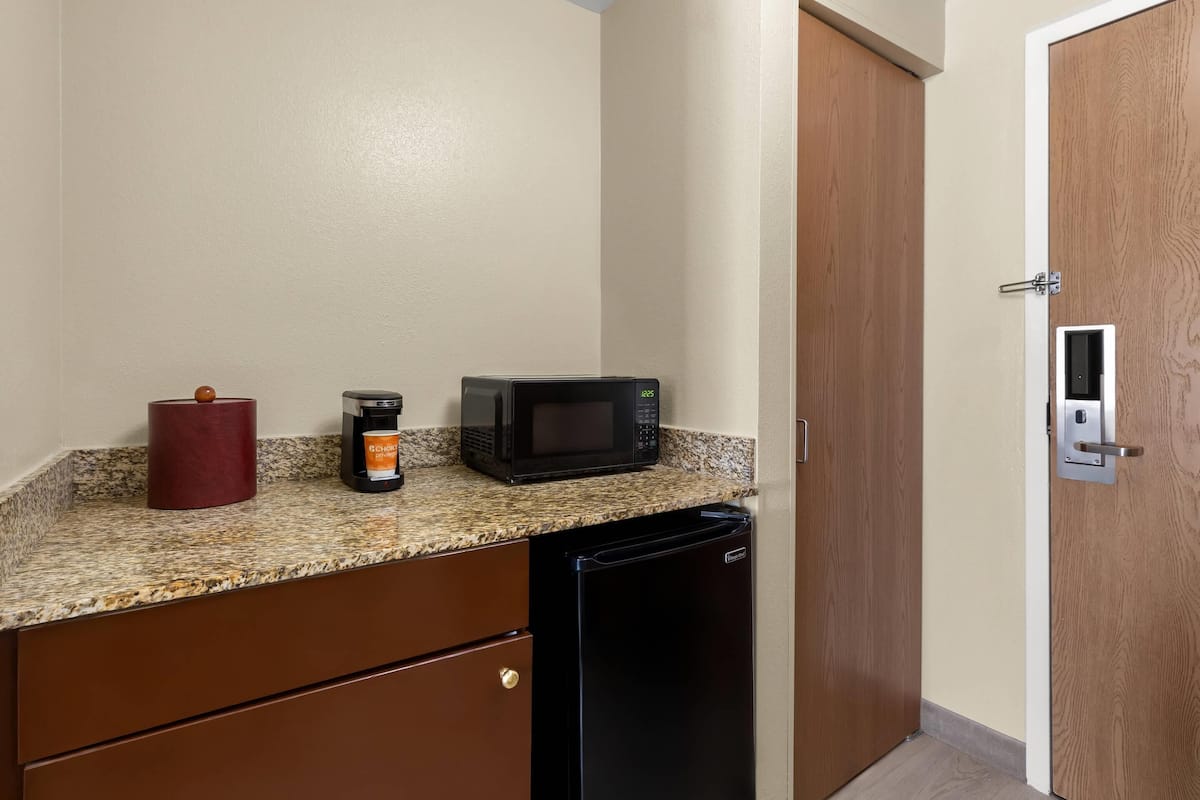 Suite, Non Smoking (2 Queens, 2 person sofabed)