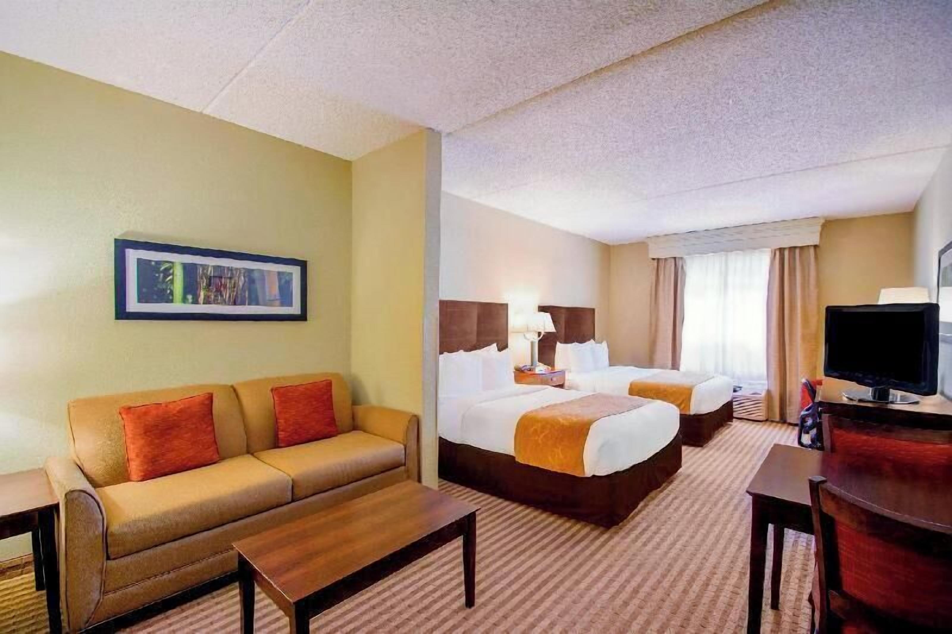 เครื่องนอนป้องกันสารก่อภูมิแพ้, ตู้นิรภัยในห้องพัก, โต๊ะทำงาน