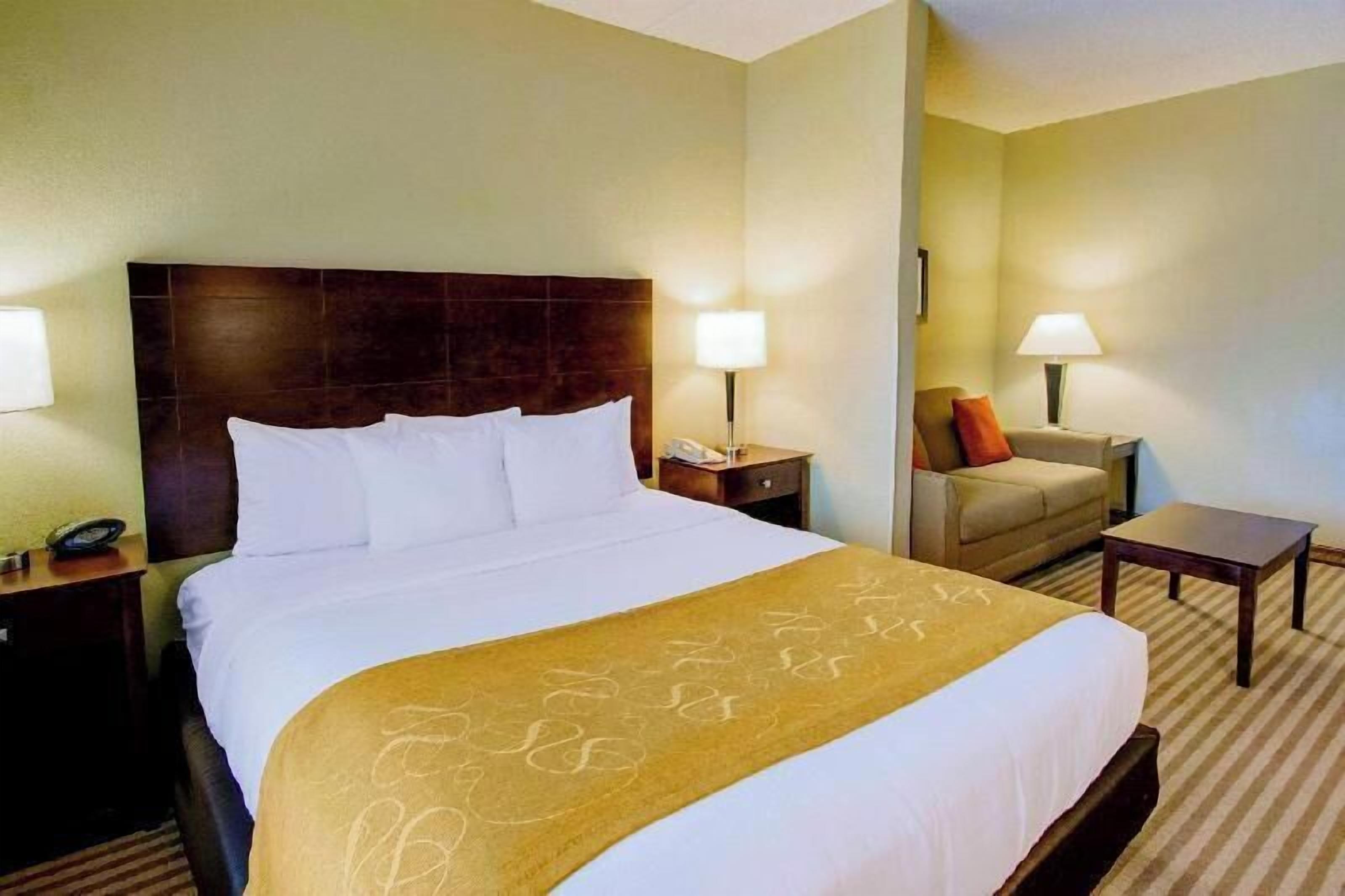 เครื่องนอนป้องกันสารก่อภูมิแพ้, ตู้นิรภัยในห้องพัก, โต๊ะทำงาน