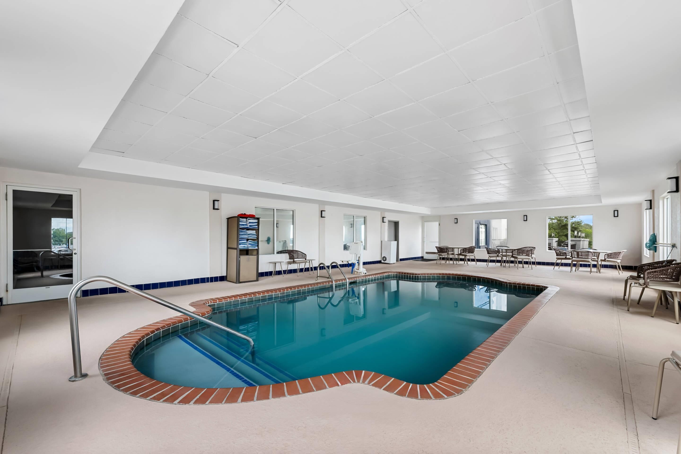 indoor pool, pool loungers