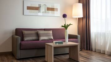 Apartment | Premium bedding, pillowtop beds, in-room safe, desk