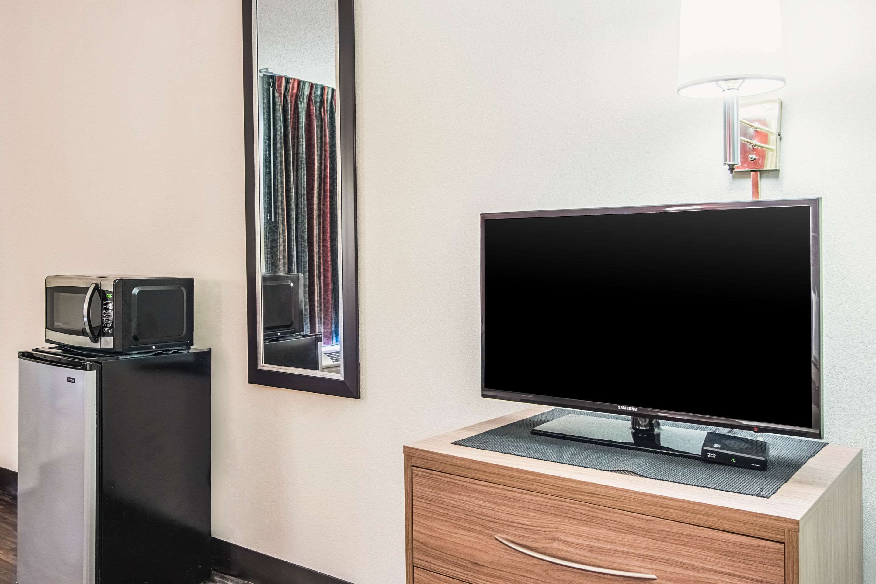 セーフティボックス (室内)、防音設備、WiFi (無料)、ベッドシーツ