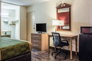 In-room safe, soundproofing, free WiFi, bed sheets