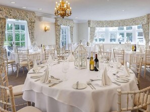 Banquet hall - Sunday Box Hill Burford Bridge Hotel (Dorking)