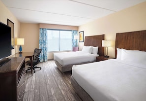 In-room safe, desk, laptop workspace, blackout drapes - Hilton Garden Inn Houston/Bush Intercontinental Airport (Houston)