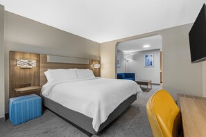 In-room safe, desk, laptop workspace, iron/ironing board - Holiday Inn Express Hotel & Suites Charlotte by IHG (Charlotte)