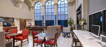 雪松公園智選假日套房飯店 IHG 旗下飯店