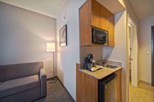 In-room safe, desk, laptop workspace, blackout drapes