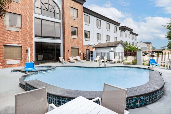 Outdoor pool, open 7:00 AM to 10:00 PM, pool umbrellas, sun loungers
