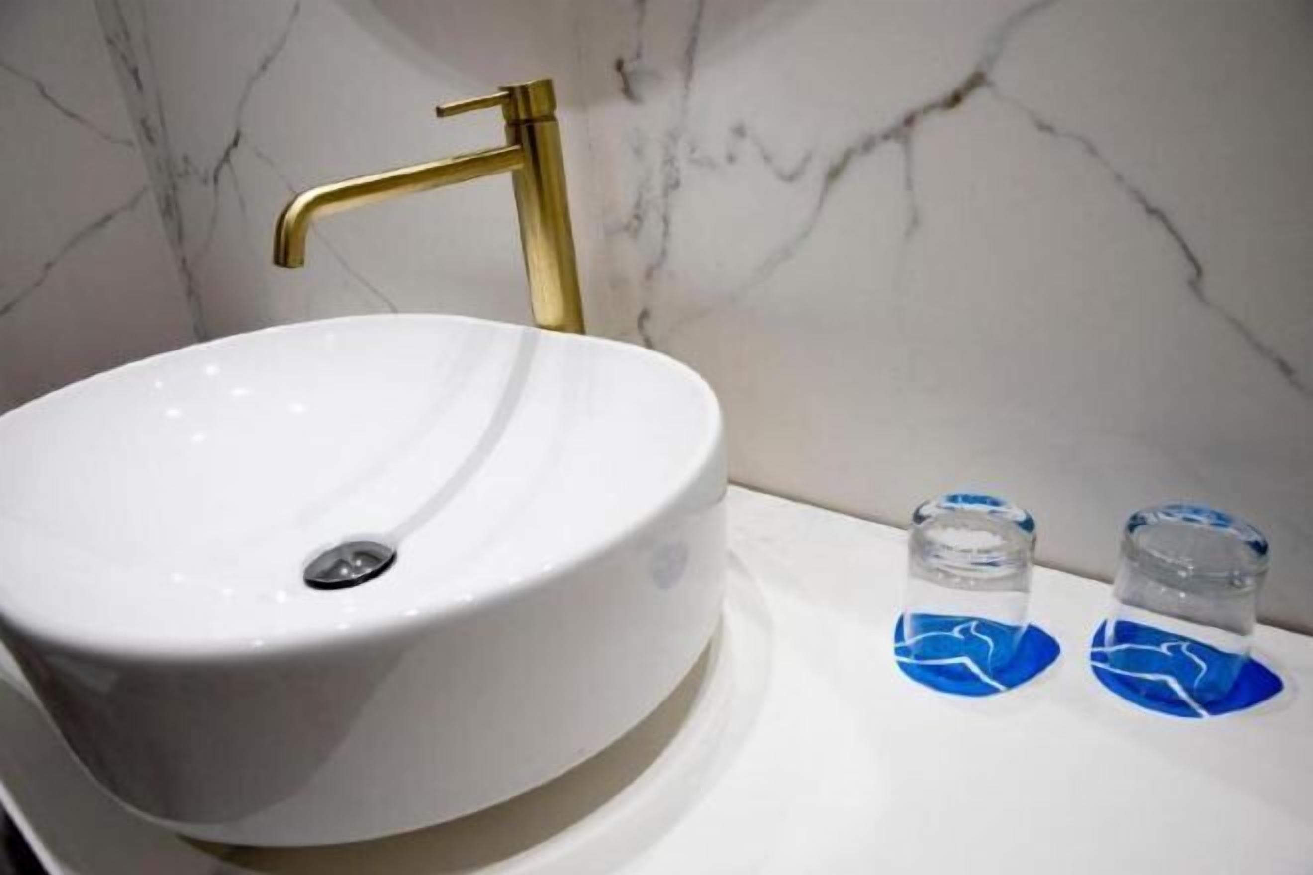 Bathroom | Bathtub, hair dryer, bidet, towels