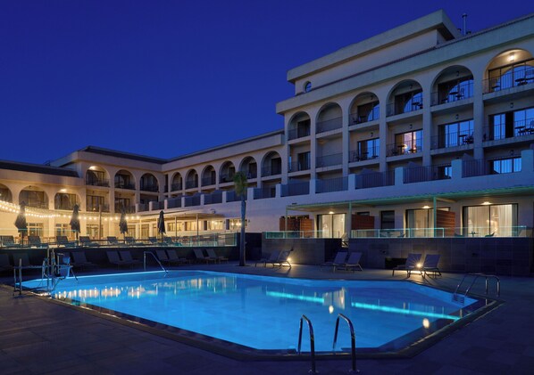 Seasonal outdoor pool, open 10:00 AM to 8:00 PM, pool loungers
