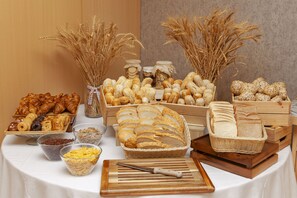 Daily continental breakfast (EUR 13 per person)