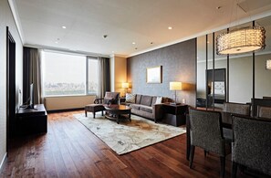 2 Bedroom Superior, 2 Bedrooms | 羽毛の掛け布団、セーフティボックス (室内)、デスク、アイロン / アイロン台