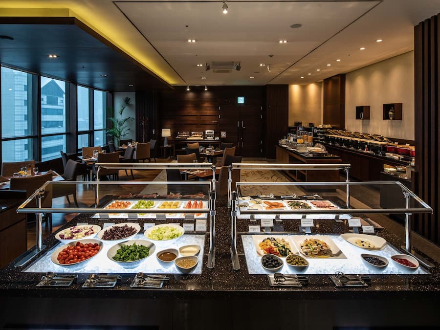 Buffet breakfast on weekdays (KRW 48000 per person)