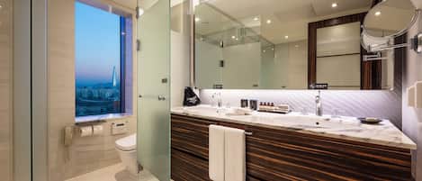 3 Bedroom Premier, 3 Bedrooms | Baño | Tina y regadera independientes y tina profunda