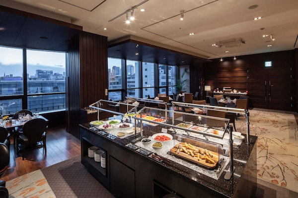 Breakfast, lunch and dinner served