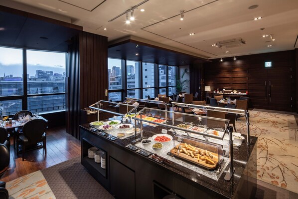 Breakfast, lunch and dinner served