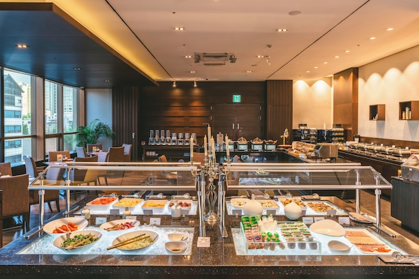 ์์นจ ์์ฌ, ์ ์ฌ ์์ฌ ๋ฐ ์ ๋
์์ฌ ์ ๊ณต