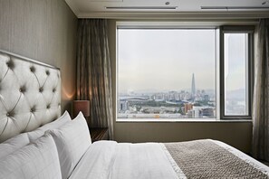 Down duvets, in-room safe, desk, iron/ironing board - Oakwood Premier Coex Center (Seoul)