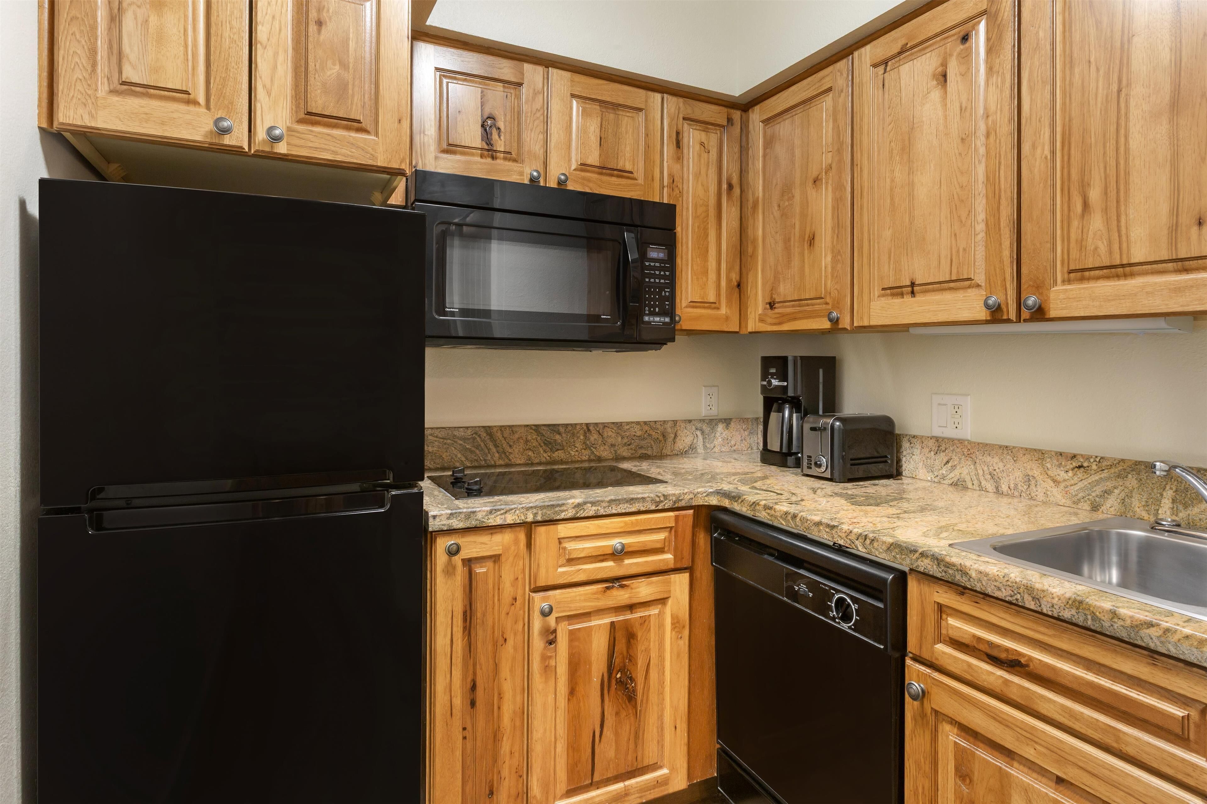 fridge, microwave, stovetop, dishwasher