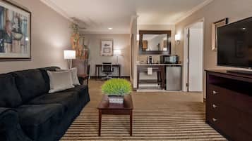 Premium bedding, in-room safe, desk, iron/ironing board