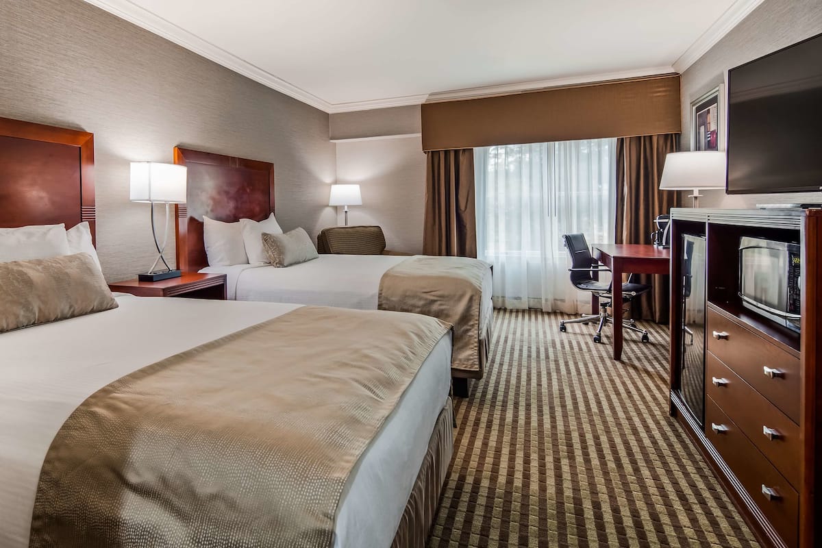 Premium bedding, in-room safe, desk, iron/ironing board