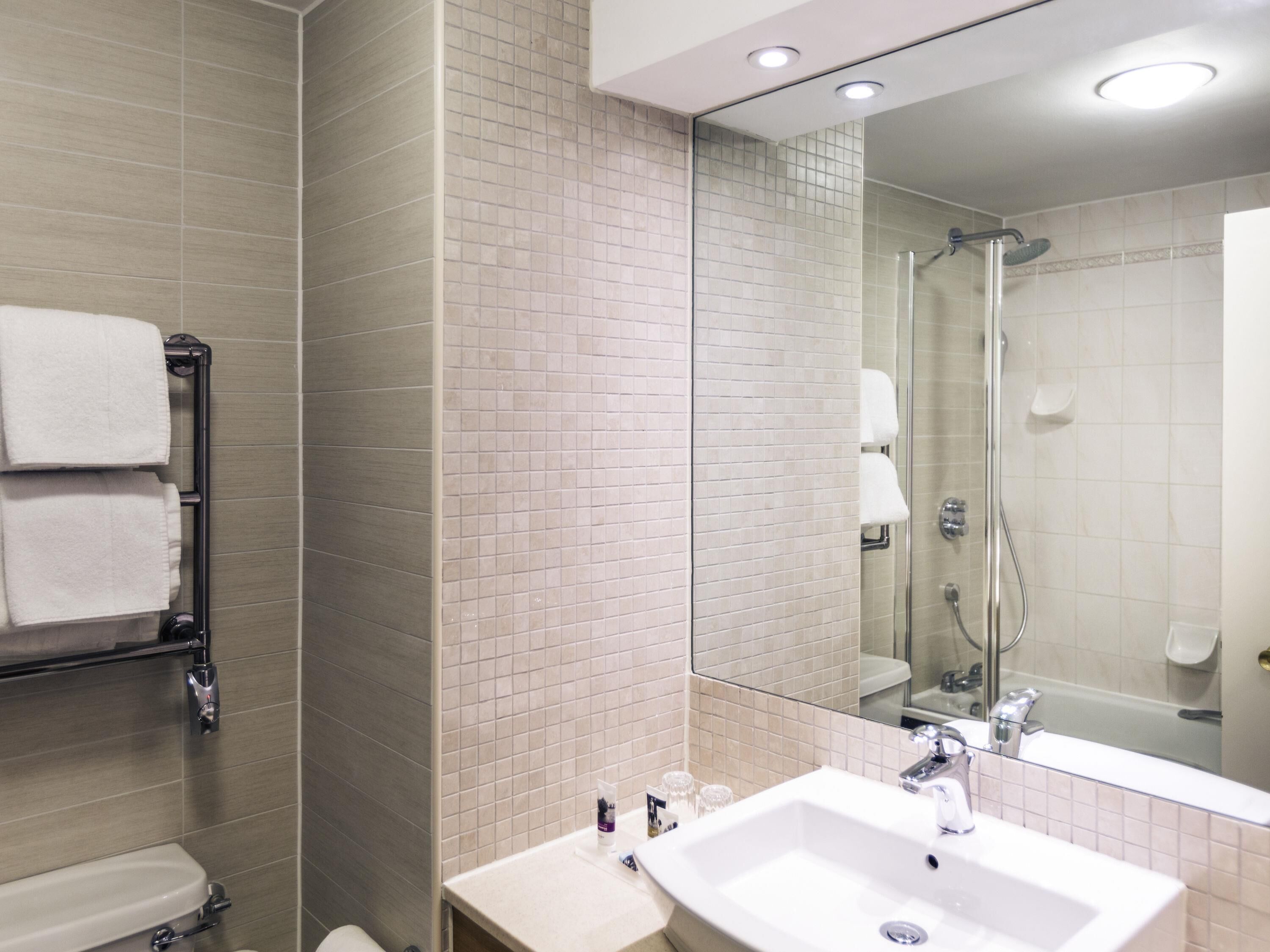 Escritorio, tabla de planchar con plancha y cunas gratuitas 