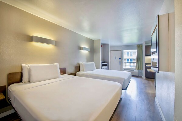 Suite estándar, 2 camas dobles, no fumadores | Wifi gratis y ropa de cama