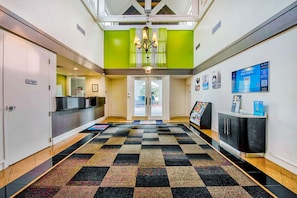 Lobby - Studio 6 San Antonio, TX - Airport (San Antonio)