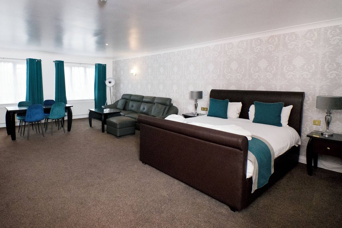 Superior Double Room | In-room safe, individually decorated, individually furnished, desk