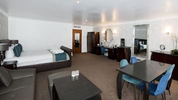 Superior Double Room | In-room safe, individually decorated, individually furnished, desk