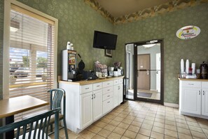 Free daily continental breakfast