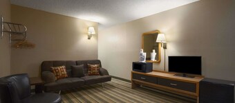 Super 8 by Wyndham Blackwell