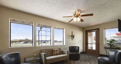 Super 8 by Wyndham Blackwell