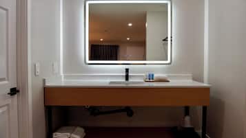 Room, 1 King Bed | Bathroom | Combined shower/tub, deep soaking tub, free toiletries, towels