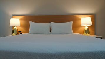 Room, 1 King Bed | Iron/ironing board, free WiFi, bed sheets