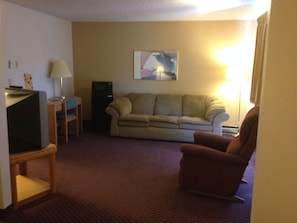 Studio Suite, 1 Queen Bed, Non Smoking | Living area | TV