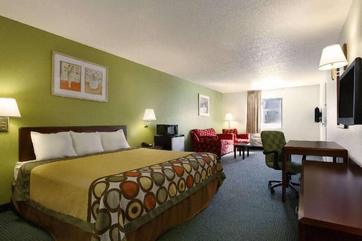 Rollaway beds, free WiFi, bed sheets