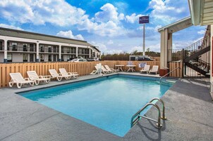 Piscina externa sazonal